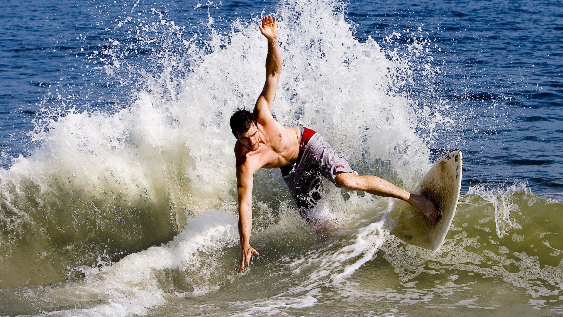 青年球员成长故事：从草根到联盟新星，优秀年轻球员